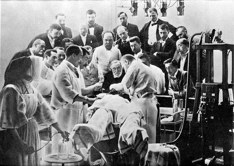 Rudolf Virchow observing an operation on the skull in a Paris Clinic, Historischer Bilderdienst, Berli, 1900.